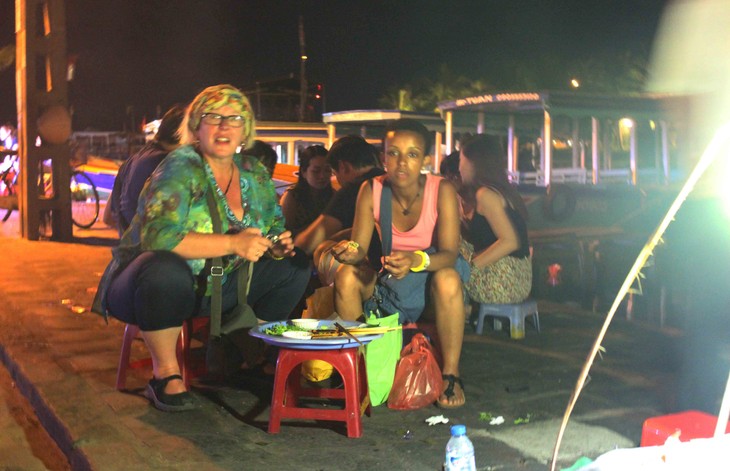 Les rouleaux de printemps au porc grillé de Hoi An - ảnh 2